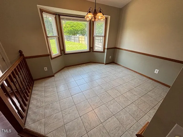 2325 Stephanie Ln — Photo 8