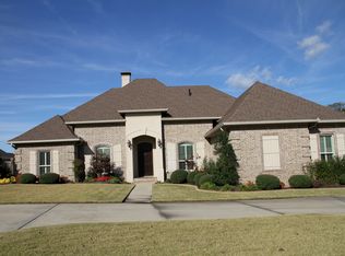 16 Cypress Valley Ct, Maumelle, AR 72113