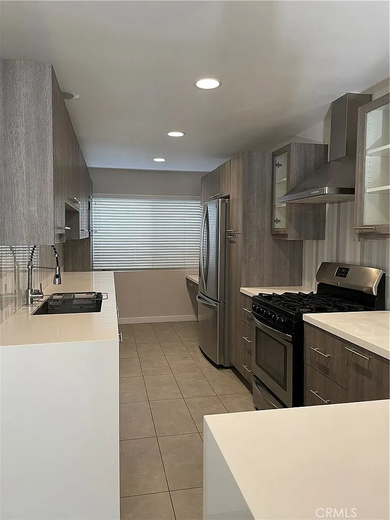 3 bed, 1579 sqft, $4,100 — Photo 4