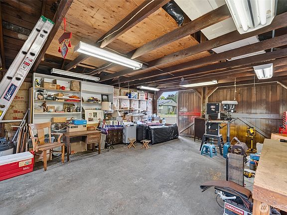 4th image of 2635 Patton Street