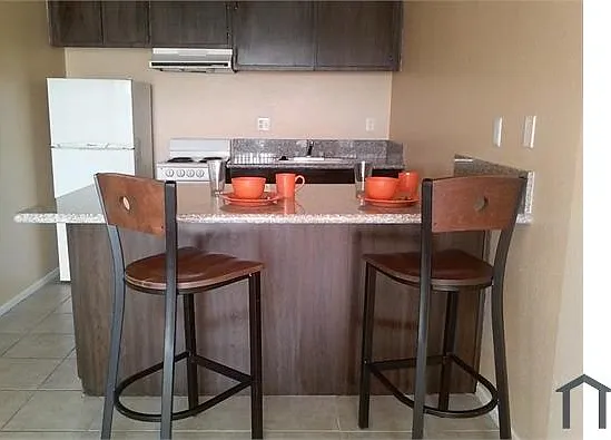 5800 Bromley Ave — Photo 3