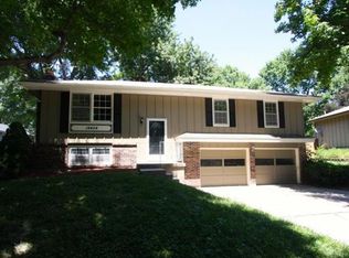 19404 Bryn Mawr Dr, Independence, MO 64057