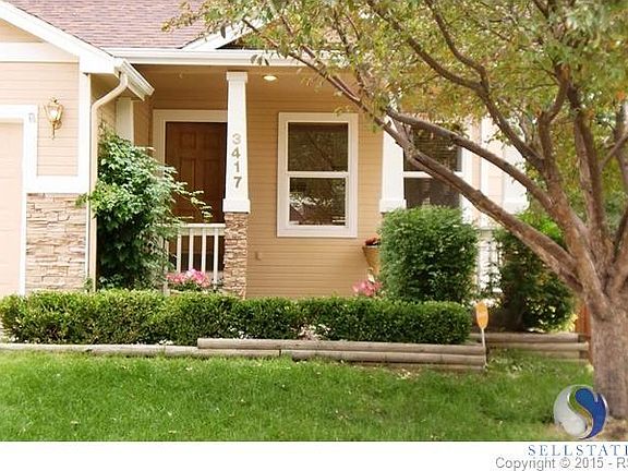 Covered front porch with mountain view
