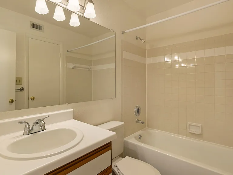 Saybrooke Apartments — Photo 31