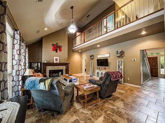 3rd image of 15 Shady Creek Ln