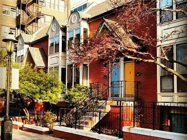 1st image of 427 W 10th St