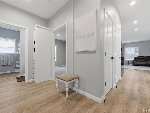 5th image of 4332 Bridgeport Ct