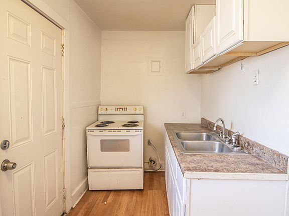 3rd image of 207 Temple Ave