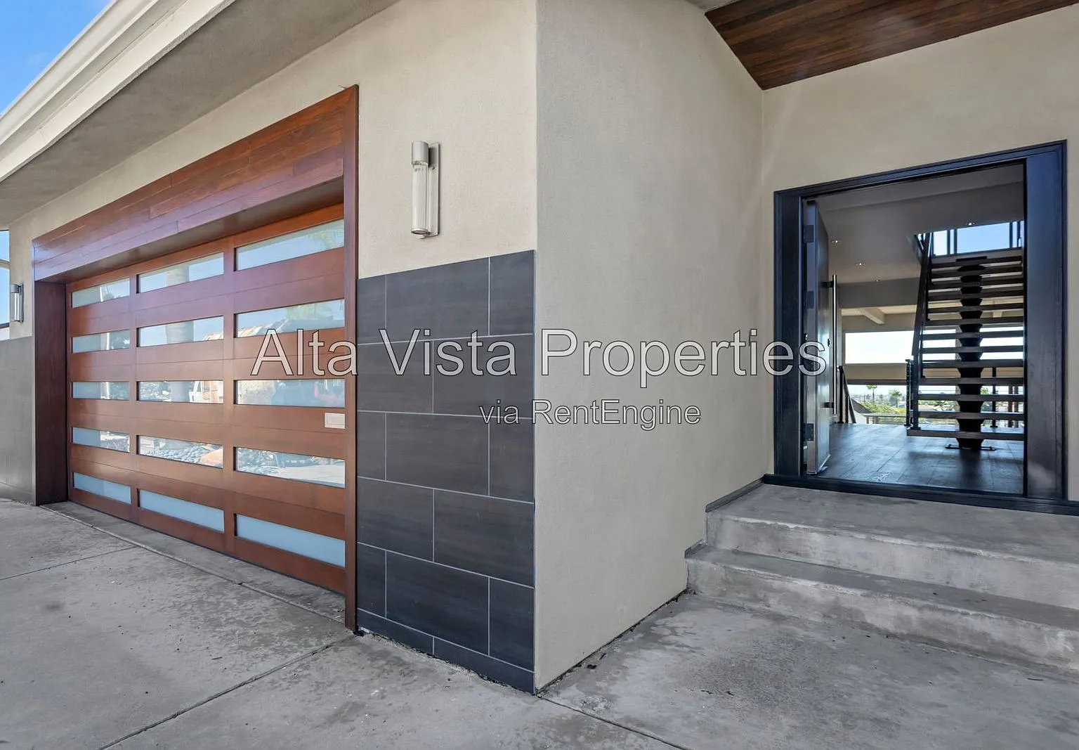 3 bed, 4.0 bath, 2977 sqft, $9,995 — Photo 2