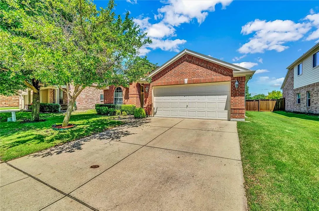 4 bed, 2061 sqft, $2,650 — Photo 2