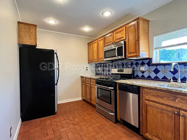 2440 Rose Ave NW — Photo 12