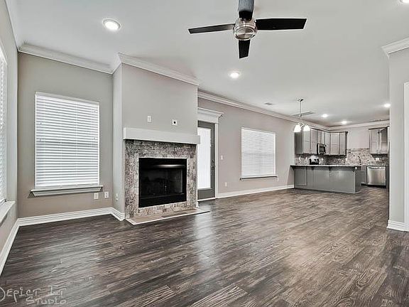 3rd image of 1713 W Broadway Pl