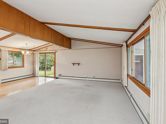 4th image of 104 Bavarian Cir