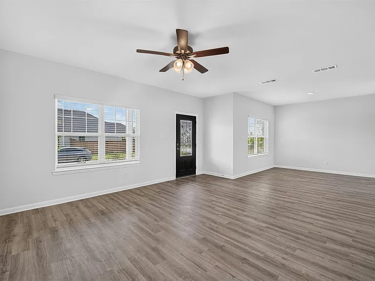 1421 Marcella Ln — Photo 6