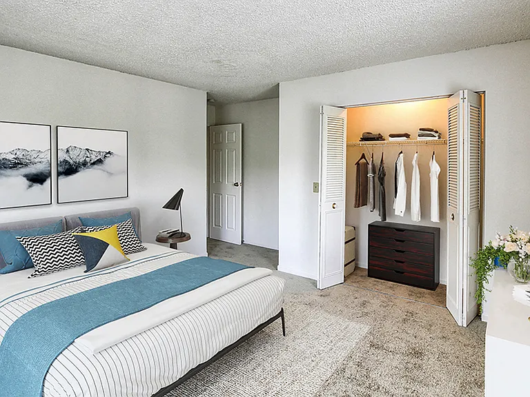 Knollwood Manor Apartment Homes — Photo 10
