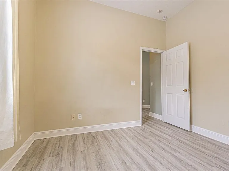 1550 Maximilian Dr — Photo 16