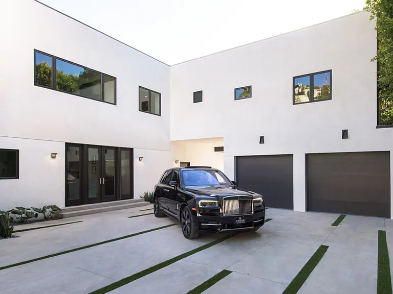 1378 N Doheny Dr — Photo 14