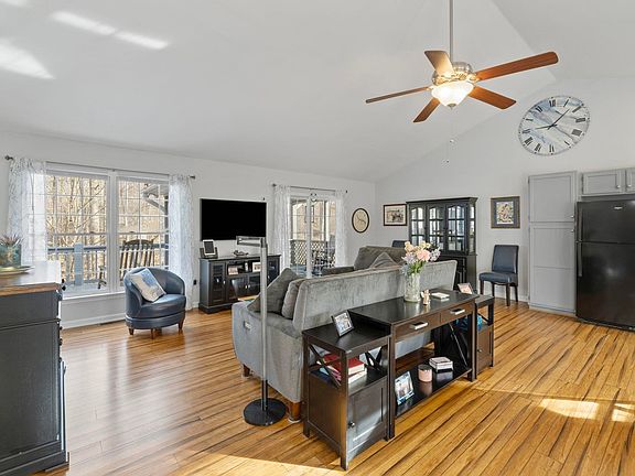 4th image of 12 Barefoot Ln