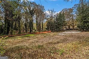 4th image of 883 Mountain View Dr