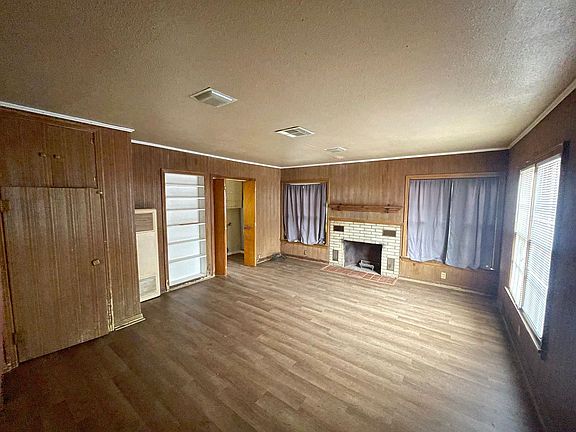 2nd image of 411 N Lake St
