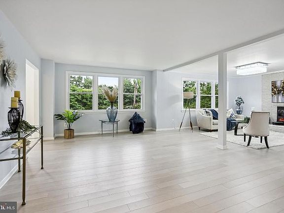 5th image of 3601 Barry Dr