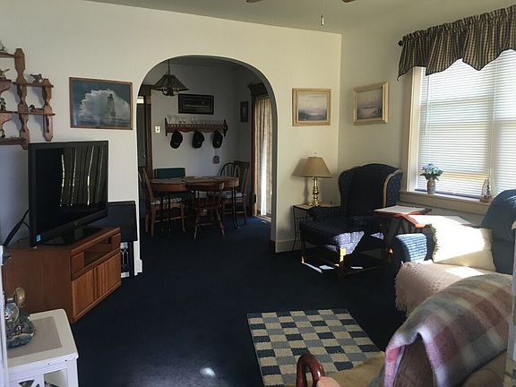 Living room/ dining room