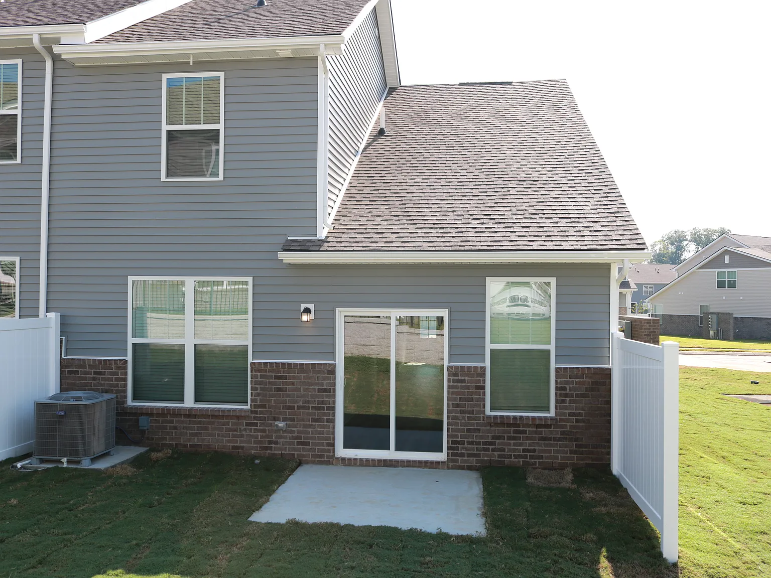 3 bed, 1729 sqft, $1,945 — Photo 3