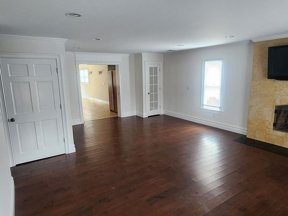 1st image of 1524 Express Dr S Floor 1