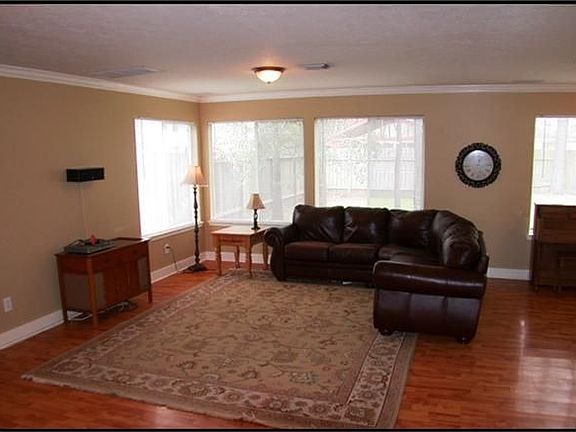 4th image of 18162 Woodsdale Ct