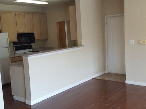 2nd image of 800 Brassie Ln APT E