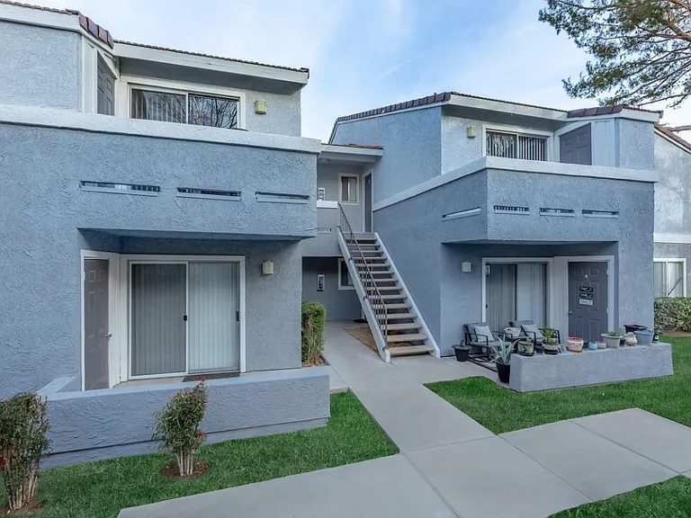 Desert Heights Apartment Homes — Photo 13