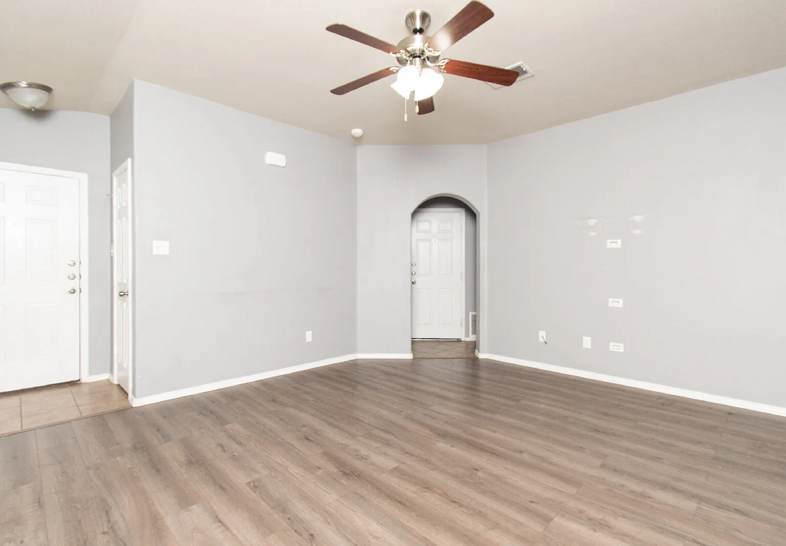 3 bed, 2.0 bath, 1400 sqft, $1,450 — Photo 3