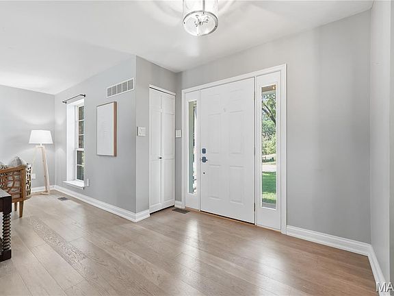 4th image of 303 Fox Briar Ln