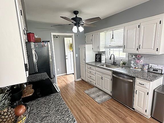 3rd image of 1416 NW Sandalwood Ct