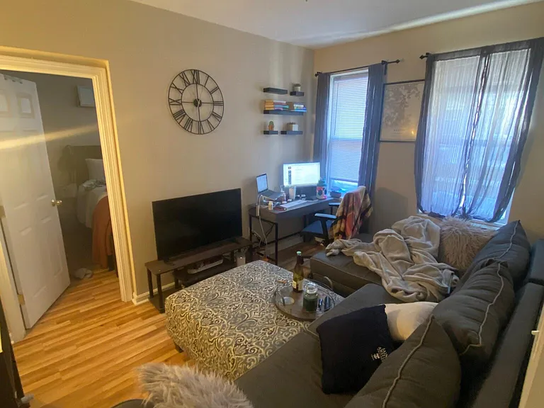 220 Hanover St #9 — Photo 1