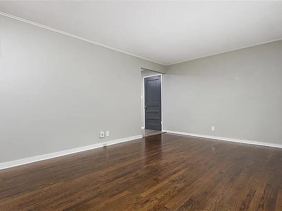 4th image of 7516 Robinson St