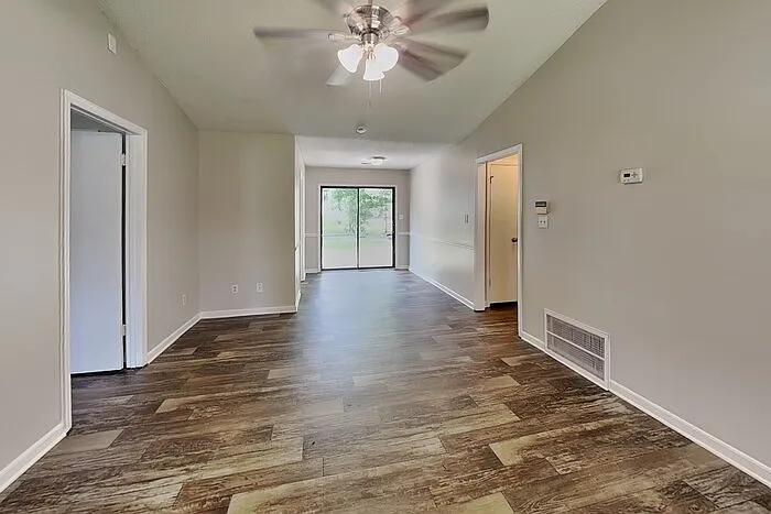 2215 Medlin Ct — Photo 4
