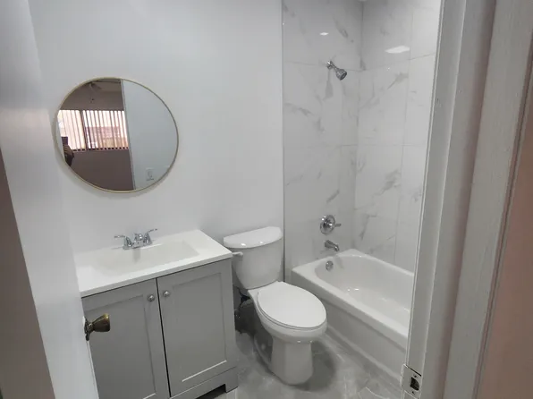 1461 W 42nd St, Hialeah, FL