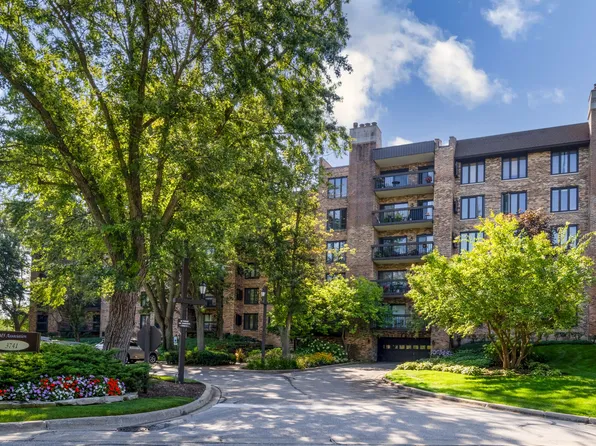 3741 Mission Hills Rd APT 110, Northbrook, IL 60062