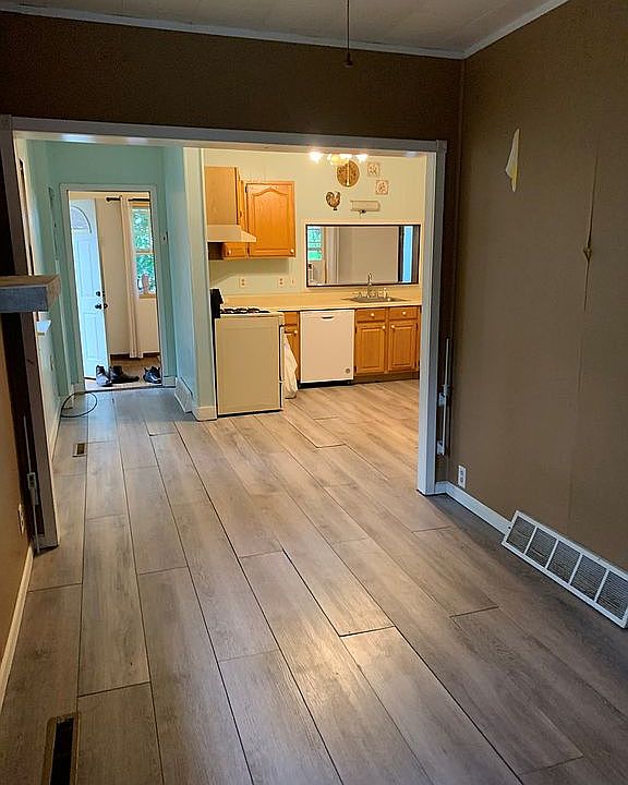 1st image of 712 Oak St