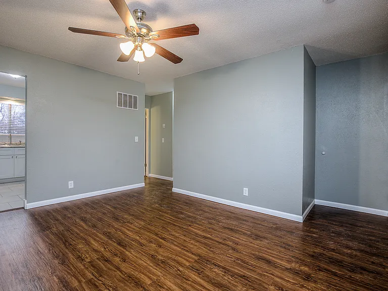 510 NE Corder St #B — Photo 7