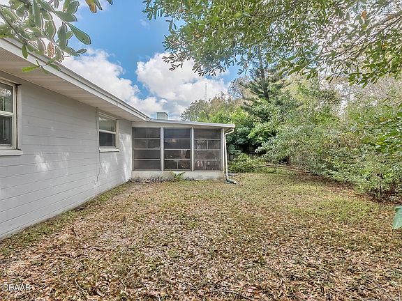 3rd image of 607 Center Ln