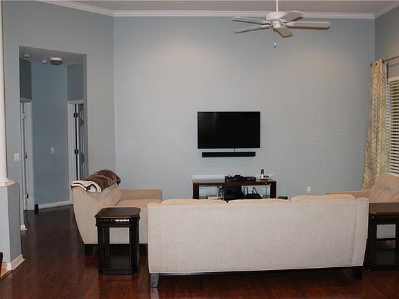 4th image of 3920 Emerald Estates Cir