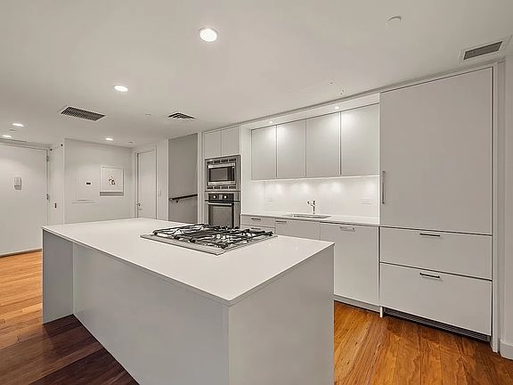 4th image of 84 White St APT 4D