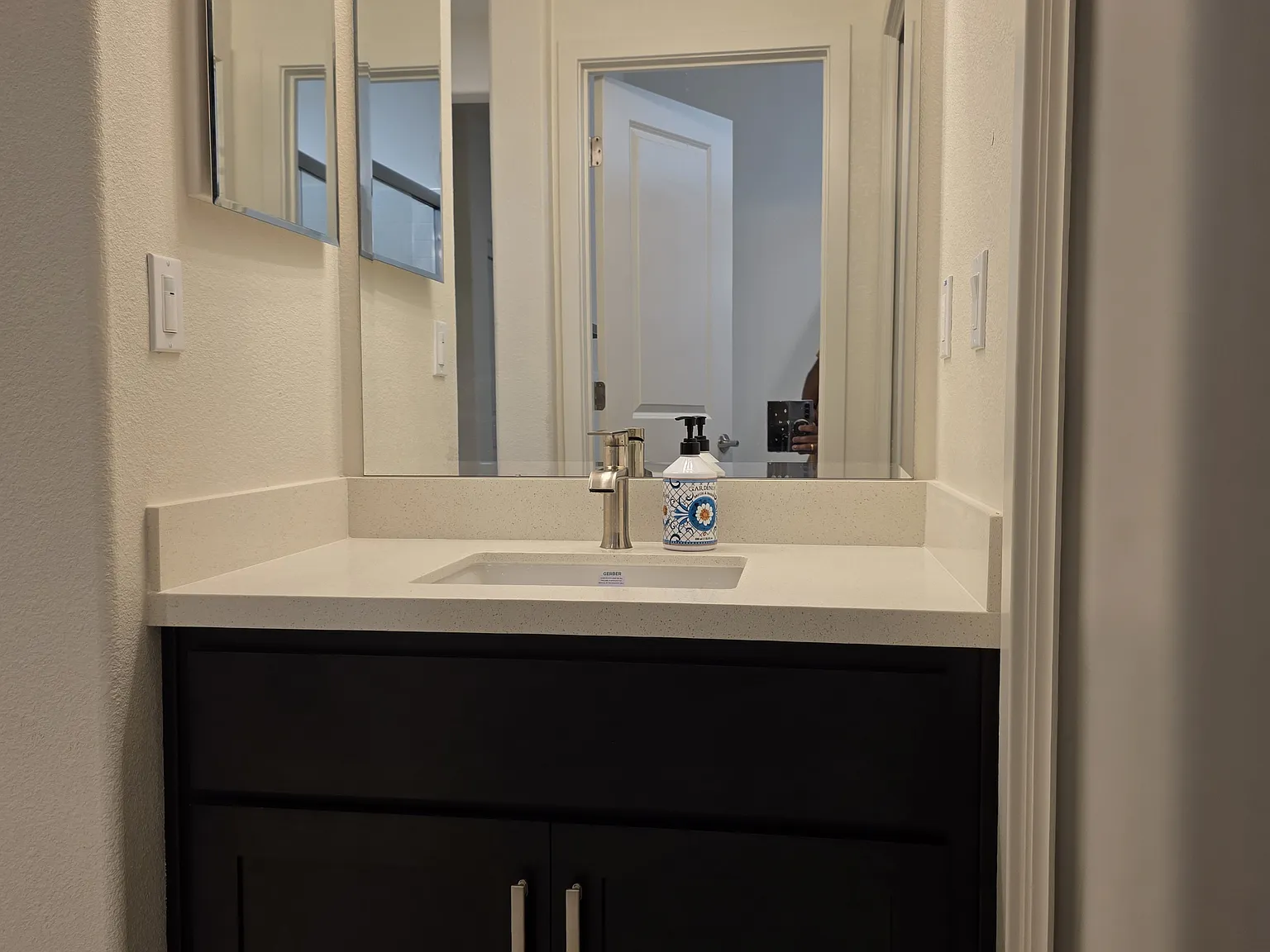1 bed, 300 sqft, $1,350 — Photo 4
