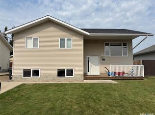 813 Lochwood PLACE, Swift Current, SK S9H 4W9
