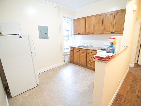 5th image of 296 Eckford St APT 2