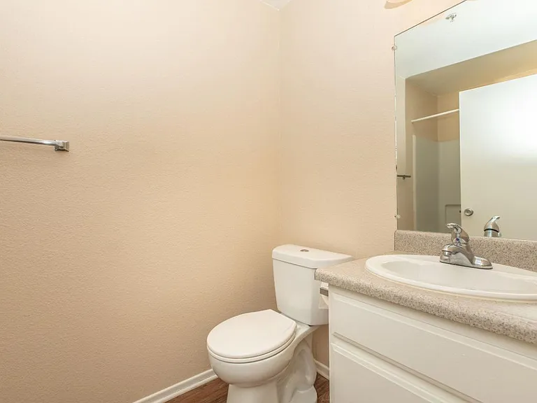 Desert Heights Apartment Homes — Photo 34
