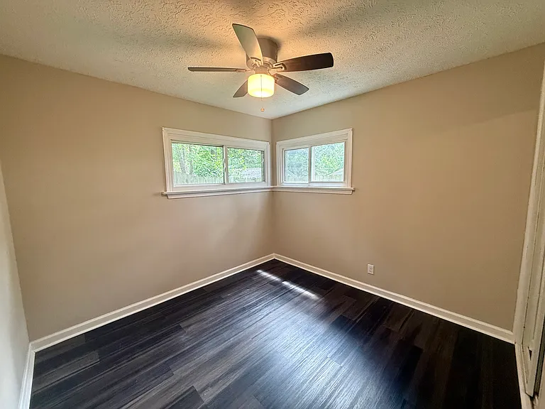 129 The Brooklands Ave — Photo 9
