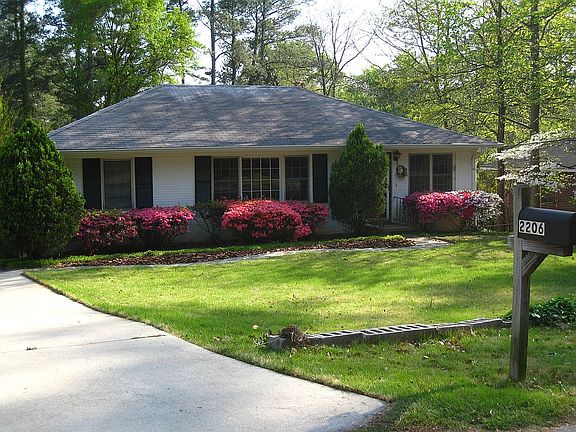 2nd image of 2206 Rockwood Dr SE
